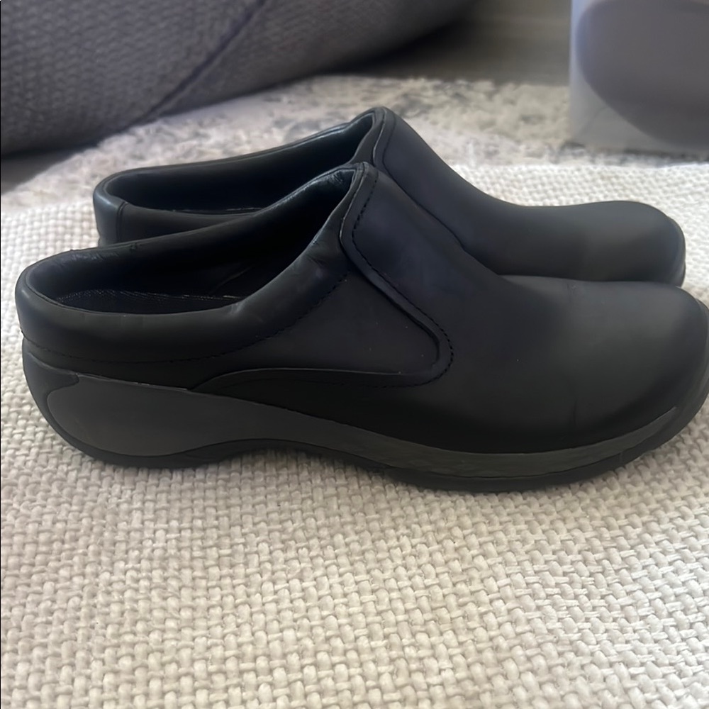 Merrell Classic Black Clogs - Picture 2 of 6